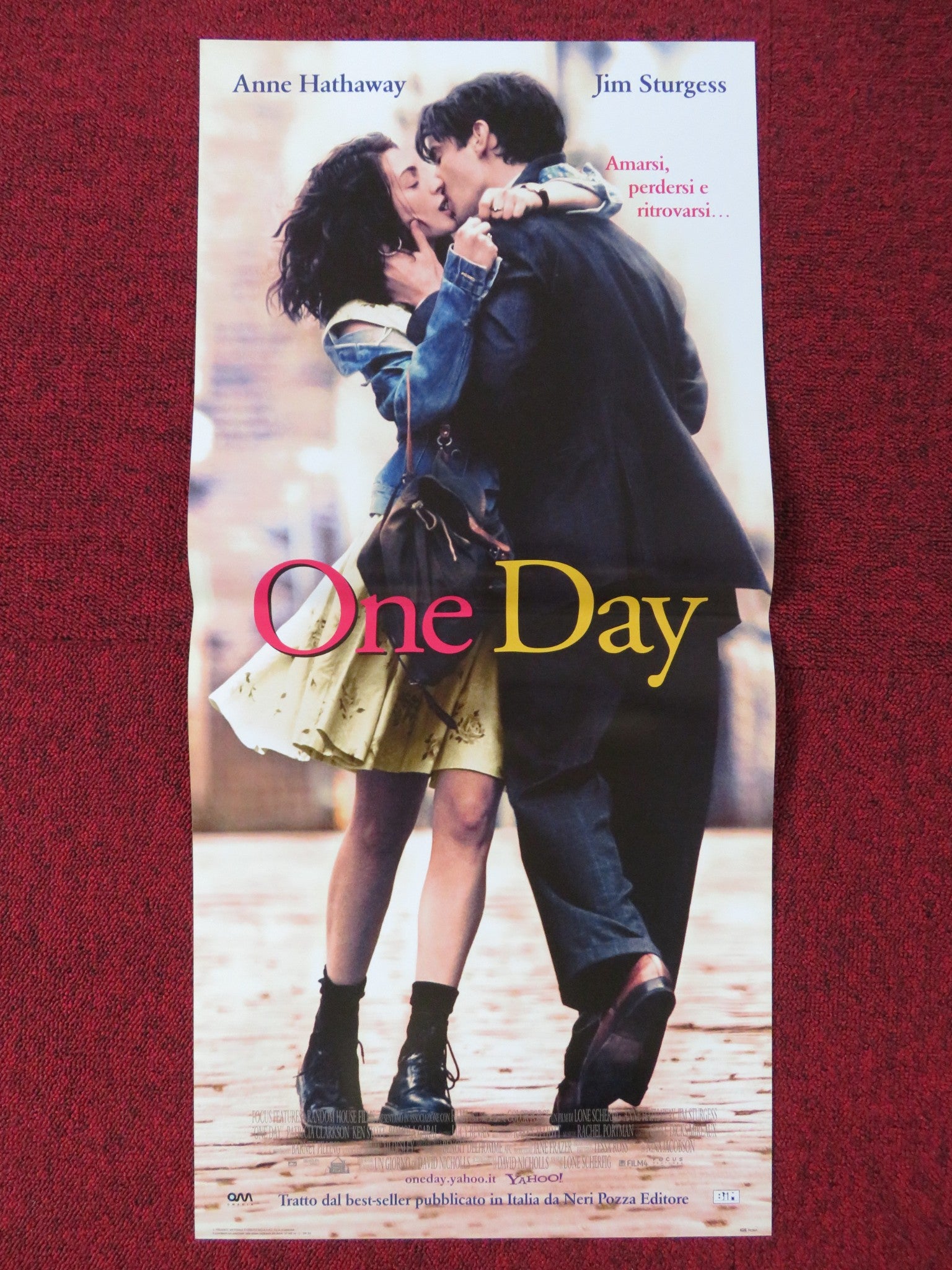 ONE DAY ITALIAN LOCANDINA POSTER ANNE HATHAWAY JIM STURGESS 2011 –  Rendezvous Cinema