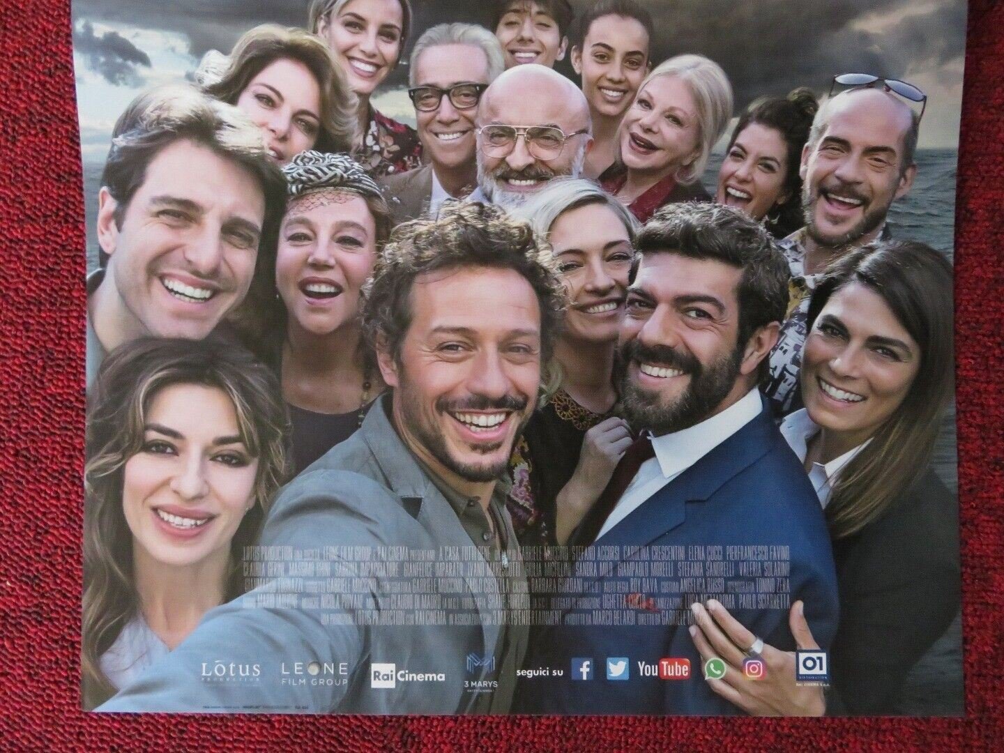 A CASA TUTTI BENE ITALIAN LOCANDINA (26.5"x12.5") POSTER STEFANO ACCORSI 2018 - Rendezvous Cinema