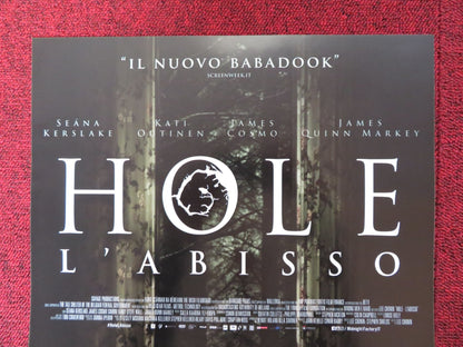 A HOLE IN THE GROUND ITALIAN LOCANDINA POSTER SEANA KERSLAKE QUINN MARKEY 2019 - Rendezvous Cinema