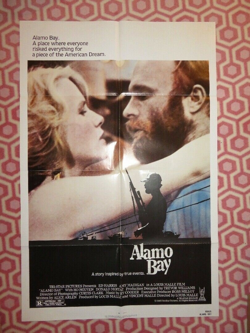 ALAMO BAY FOLDED US ONE SHEET POSTER ED HARRIS AMY MADIGAN 1985 - Rendezvous Cinema