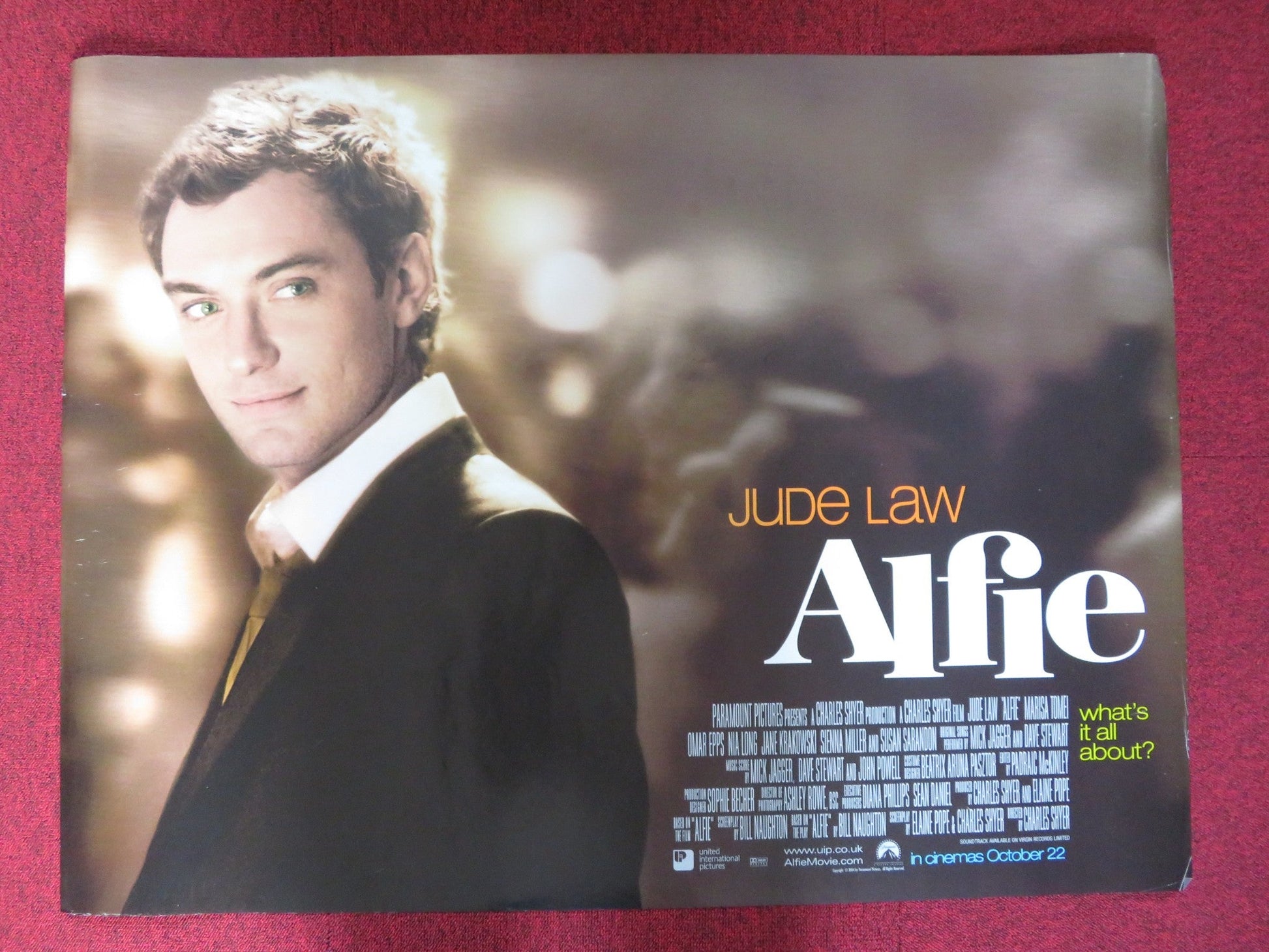 ALFIE UK QUAD (30"x 40") ROLLED POSTER JUDE LAW RENEE TAYLOR 2004 - Rendezvous Cinema