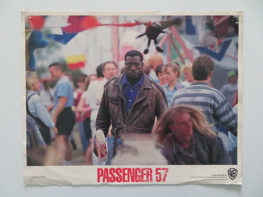 PASSENGER 57 - A US LOBBY CARD WESLEY SNIPES BRUCE PAYNE 1993