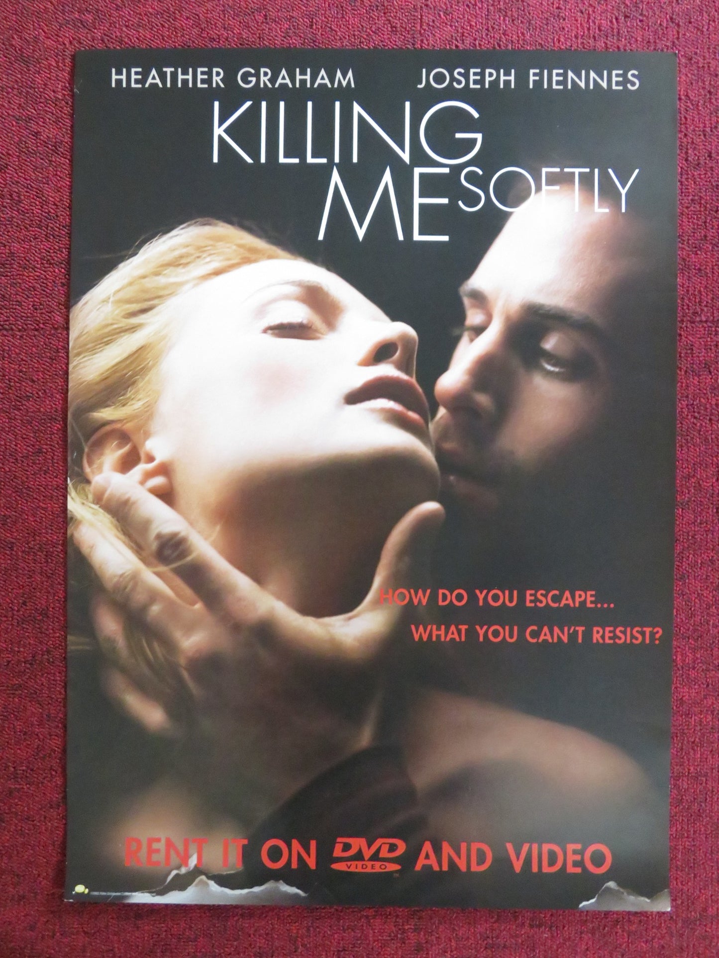 KILLING ME SOFTLY VHS & DVD VIDEO POSTER HEATHER GRAHAM JOSEPH FIENNES 2002