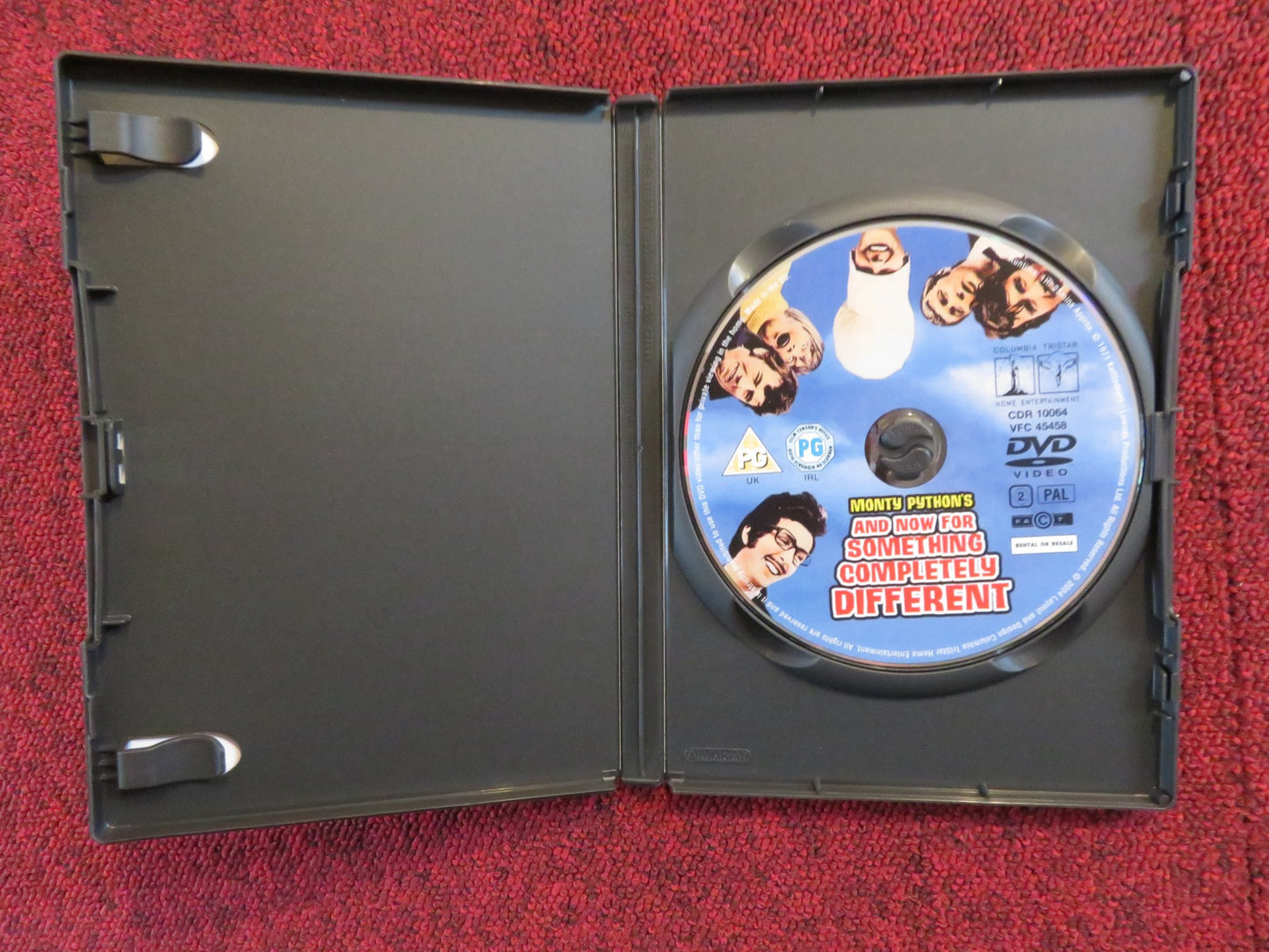 MONTY PYTHON'S AND NOW FOR SOMETHING COMPLETELY DIFFERENT (DVD) 1971 REGION 2