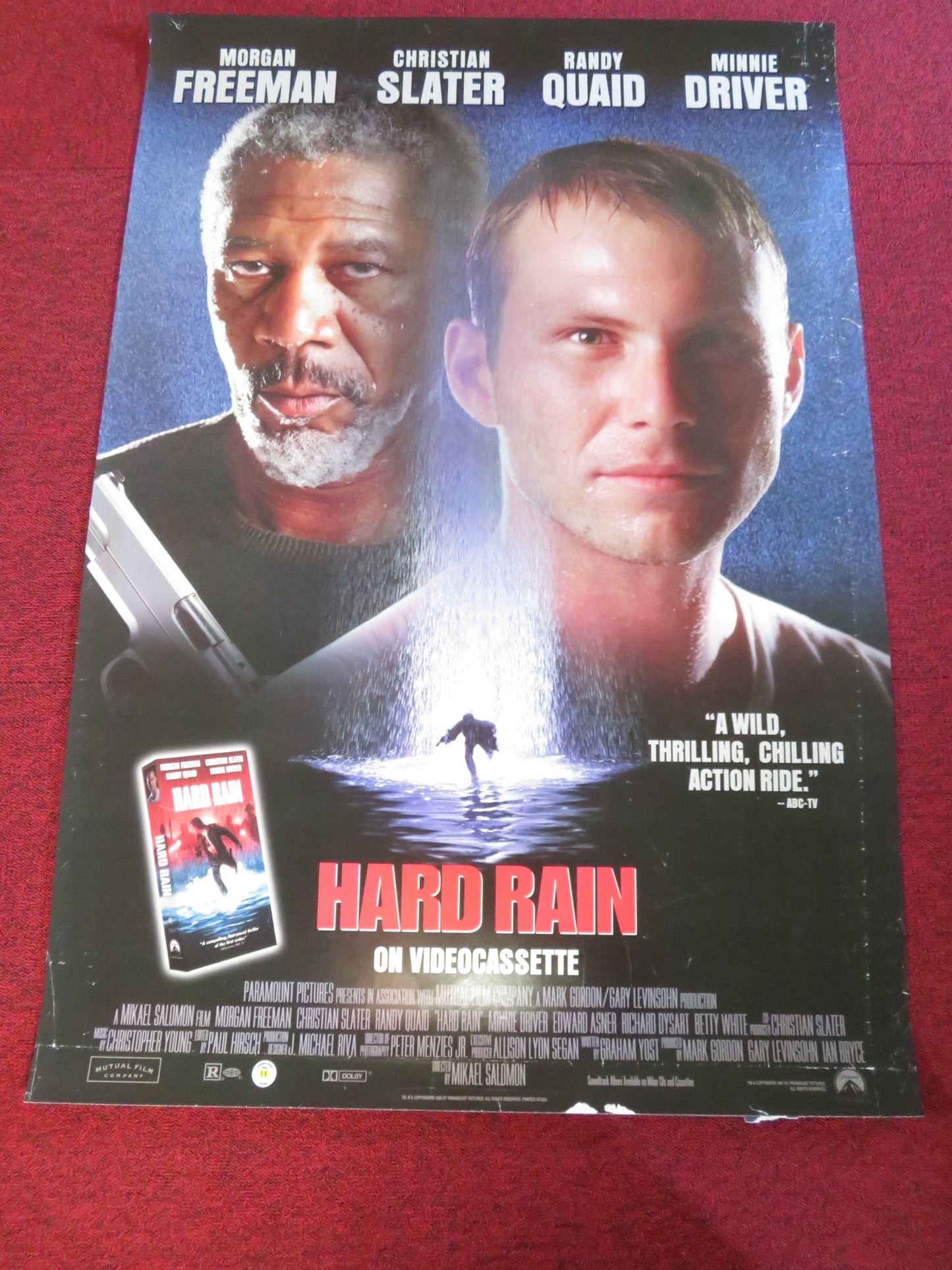 HARD RAIN VHS VIDEO POSTER ROLLED CHRISTIAN SLATER MORGAN FREEMAN 1998