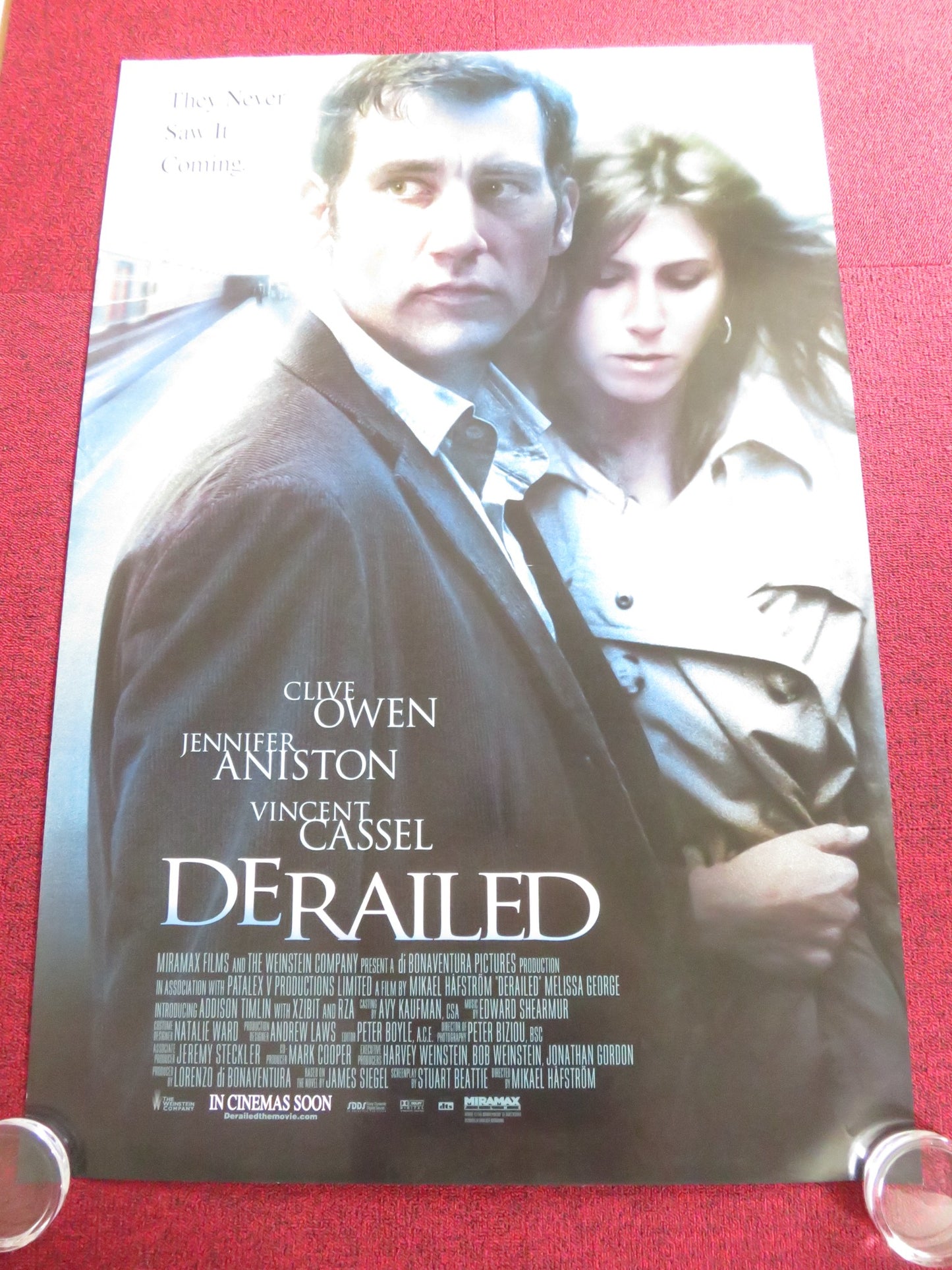 DERAILED US ONE SHEET ROLLED POSTER CLIVE OWEN JENNIFER ANISTON 2005