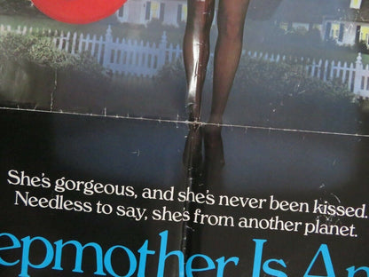 MY STEPMOTHER IS AN ALIEN US ONE SHEET POSTER DAN AYKROD KIM BASINGER