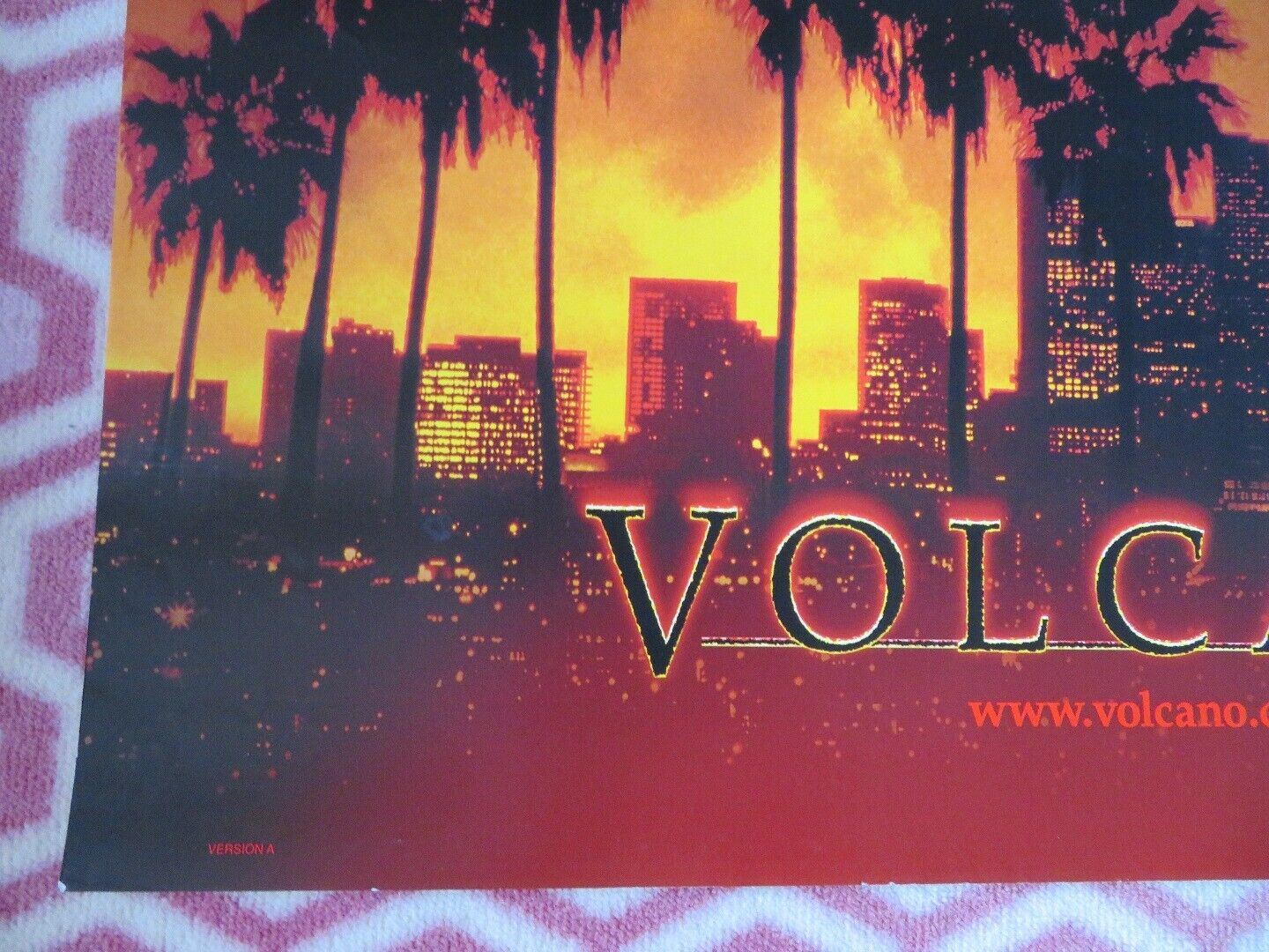 VOLCANO US ONE SHEET ROLLED POSTER VERSION A 1997 TOMMY LEE JONES