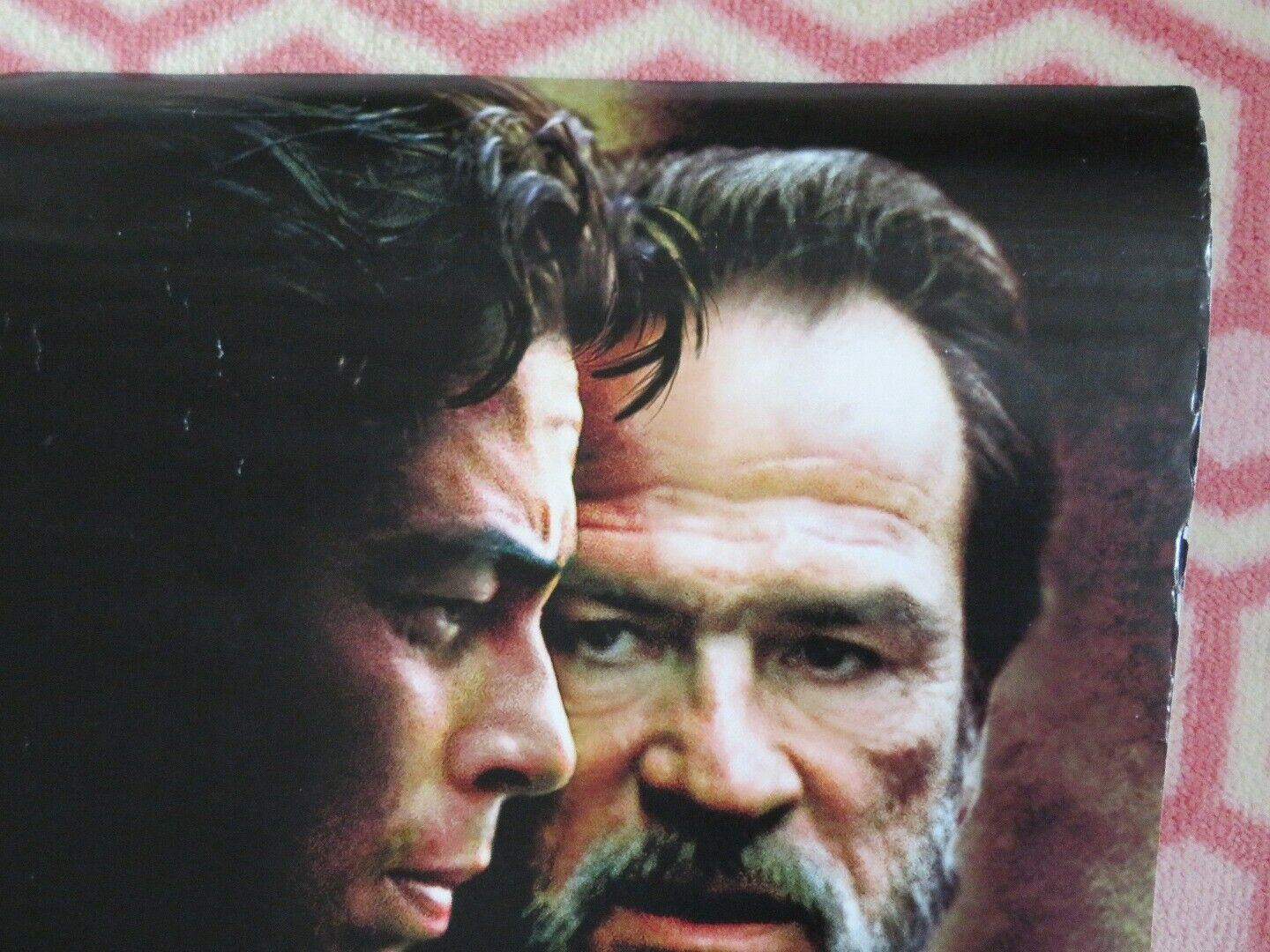 THE HUNTED US ONE SHEET ROLLED POSTER TOMMY LEE JONES BENICIO DEL TORO 2003