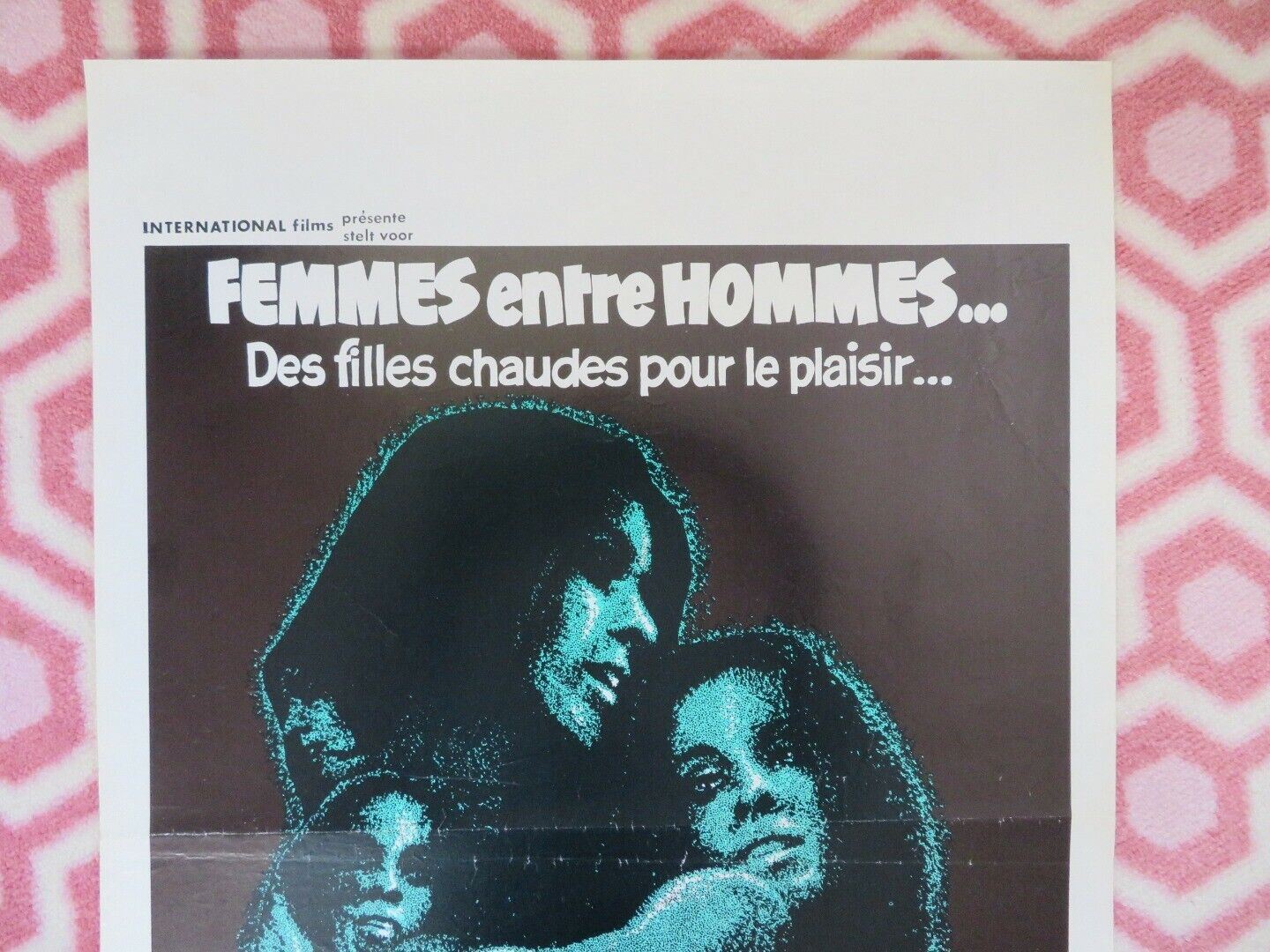 FEMMES ENTRE HOMMES BELGIUM (21.5"x14.5") POSTER 1982 ADULT