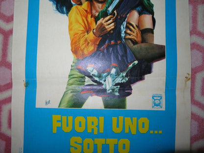 FUORI UNO... SOTTO UN ALTRO ARRIVA...  ITALIAN LOCANDINA (27.5"x13") POSTER 1973