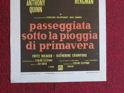 PASSEGGIATA SOTTO LA PIOGGIA DI PRIMA  ITALIAN LOCANDINA (27.5"x13") POSTER '70