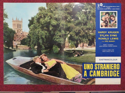 UNO STRANIERO A CAMBRIDGE / BATCHELOR OF HEARTS ITALIAN FOTOBUSTA POSTER 1958