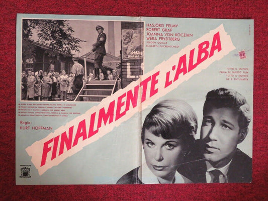 FINALMENTE L'ALBA / AREN'T WE WONDERFUL-B ITALIAN FOTOBUSTA POSTER 1958