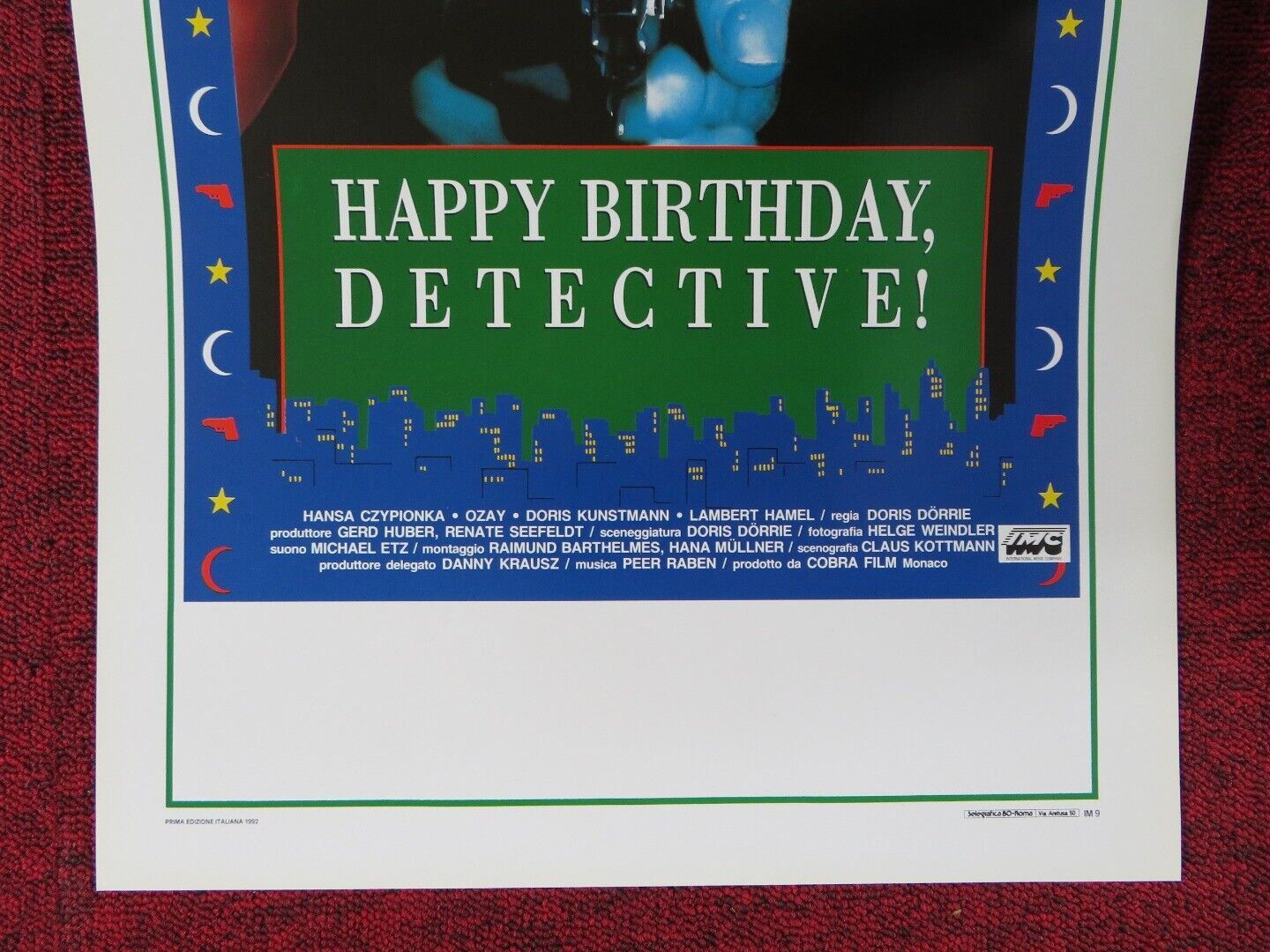 HAPPY BIRTHDAY DETECTIVE ITALIAN LOCANDINA (27.5"x13") POSTER DORIS DORRIE 1992