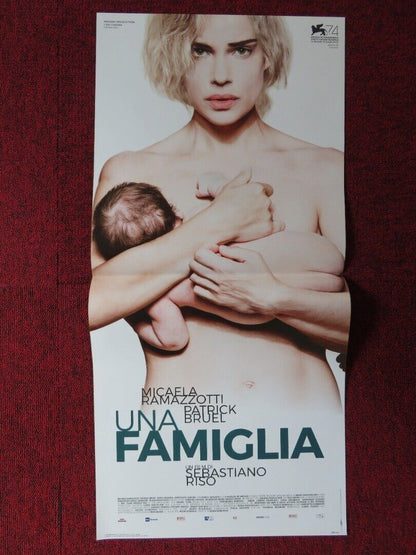 UNA FAMIGLIA ITALIAN LOCANDINA (26.5"x13") POSTER MICAELA RAMAZZOTTI 2017