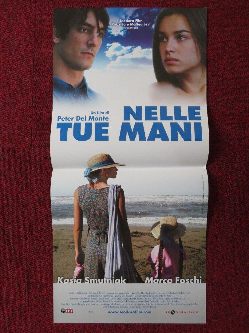 NELLE TUE MANI ITALIAN LOCANDINA (26.5"x12.5") POSTER KASIA SMUTNIAK 2007