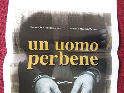 UN UOMO PERBENE ITALIAN LOCANDINA (27.5"x13") POSTER STEPHANIE FREISS 1999