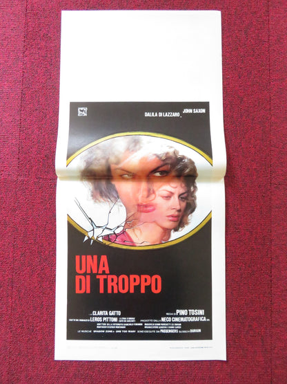 UNA DI TROPPO ITALIAN LOCANDINA POSTER JOHN SAXON DALILA DI LAZZARO 1982