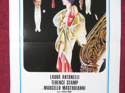 THE DIVINE NYMPH ITALIAN LOCANDINA POSTER LAURA ANTONELLI TERENCE STAMP 1975