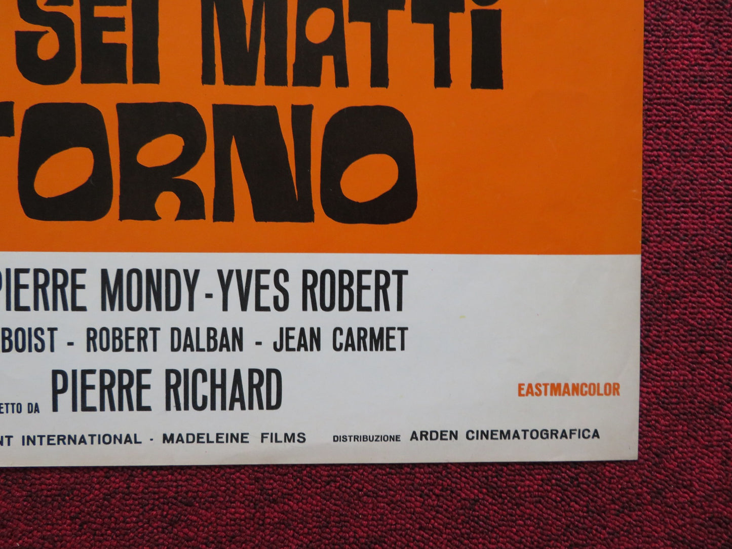 ALTO, BIONDA, E...CON SEI MATTI INTORNO ITALIAN FOGLIO POSTER P. RICHARD 1972