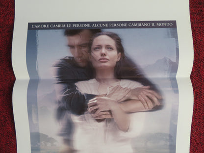 BEYOND BORDERS ITALIAN LOCANDINA POSTER ANGELINA JOLIE CLIVE OWEN 2003