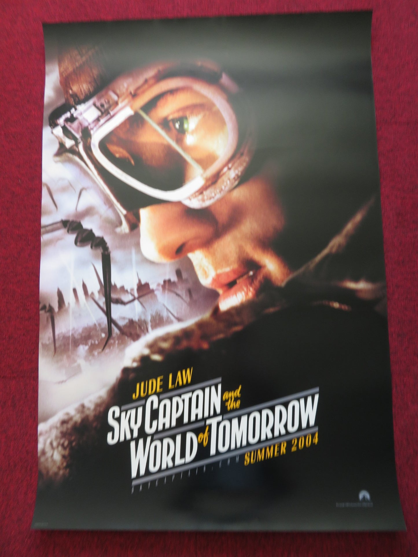 SKY CAPTAIN AND THE WORLD OF TOMORROW US ONE SHEET ROLLED POSTER JUDE LAW 2004