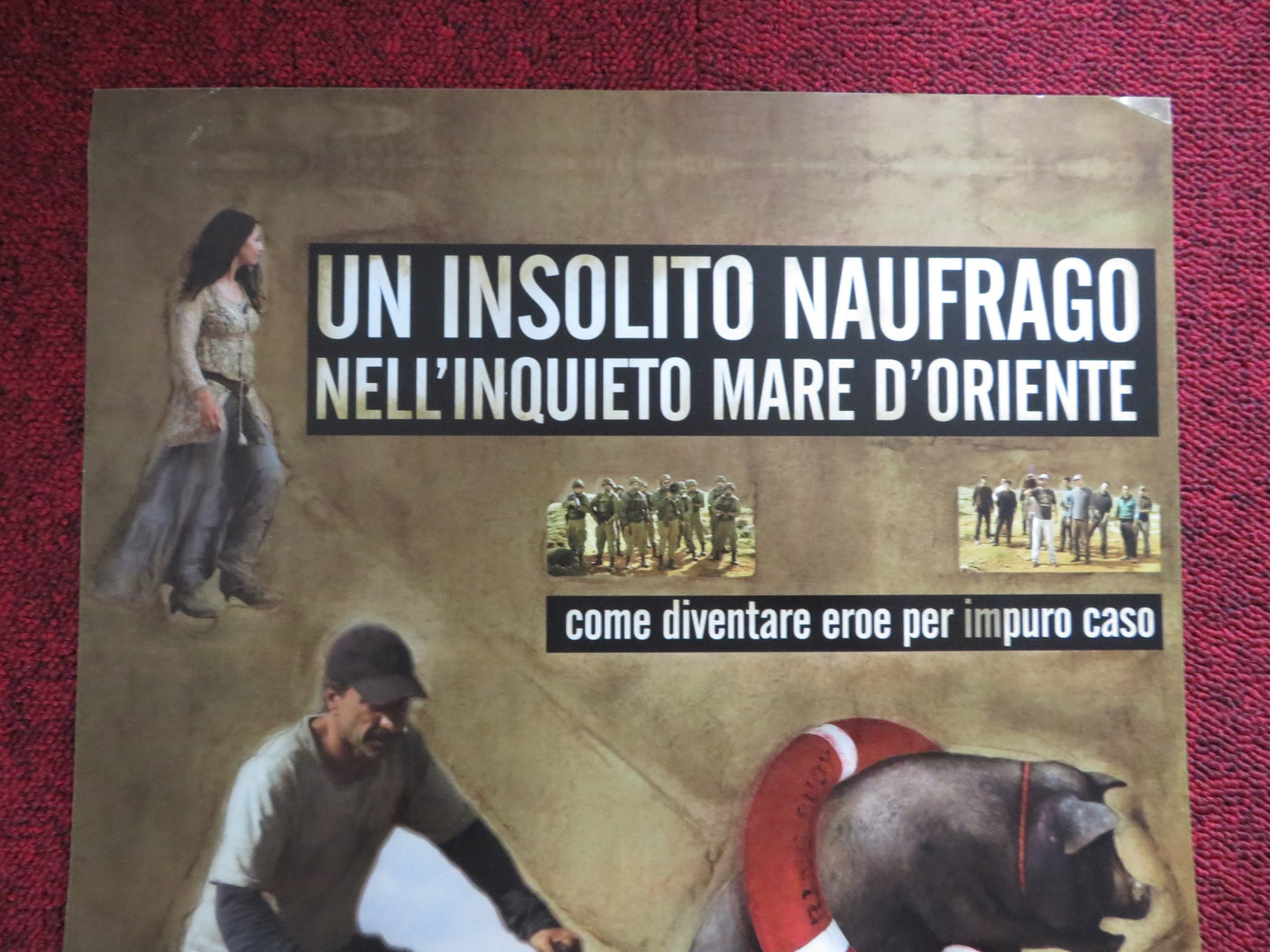 UN INSOLITO NAUFRAGO NELL'INQUIETO MARE D'ORIENTE ITALIAN LOCANDINA POSTER 2016