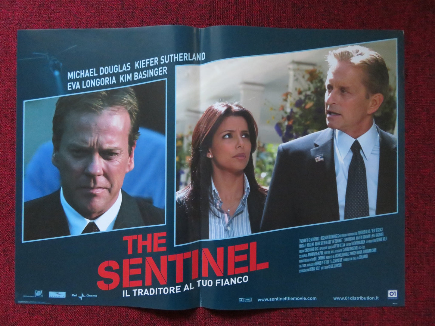 THE SENTINEL - A ITALIAN FOTOBUSTA POSTER MICHAEL DOUGLAS KIEFER SUTHERLAND 2006