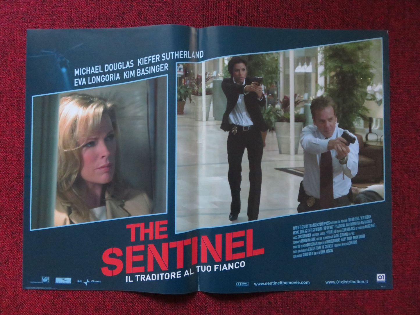 THE SENTINEL - C ITALIAN FOTOBUSTA POSTER MICHAEL DOUGLAS KIEFER SUTHERLAND 2006