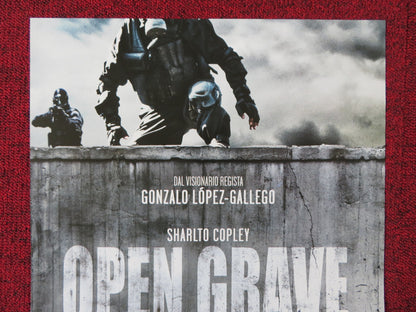 OPEN GRAVE ITALIAN LOCANDINA POSTER SHARLTO COPLEY THOMAS KRETSCHMANN 2013