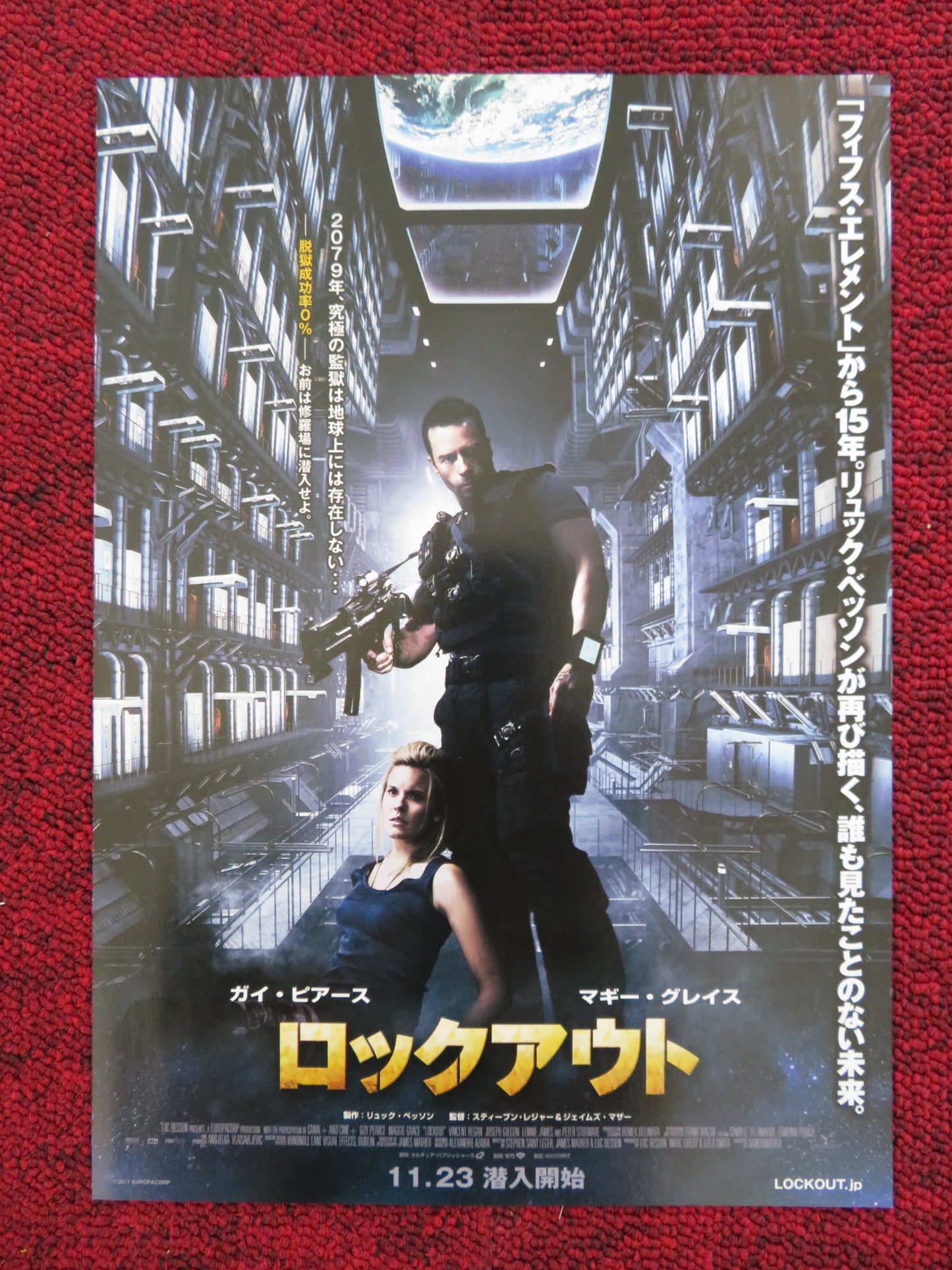 LOCKOUT JAPANESE CHIRASHI (B5) POSTER GUY PEARCE MAGGIE GRACE 2012