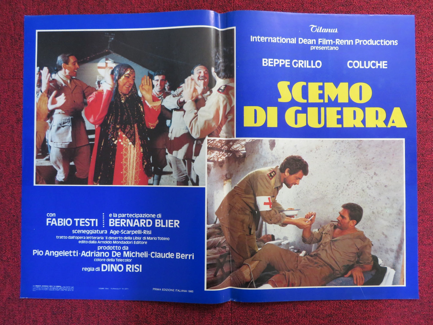 SCEMO DI GUERRA - A ITALIAN FOTOBUSTA POSTER BEPPE GRILLO COLUCHE 1985