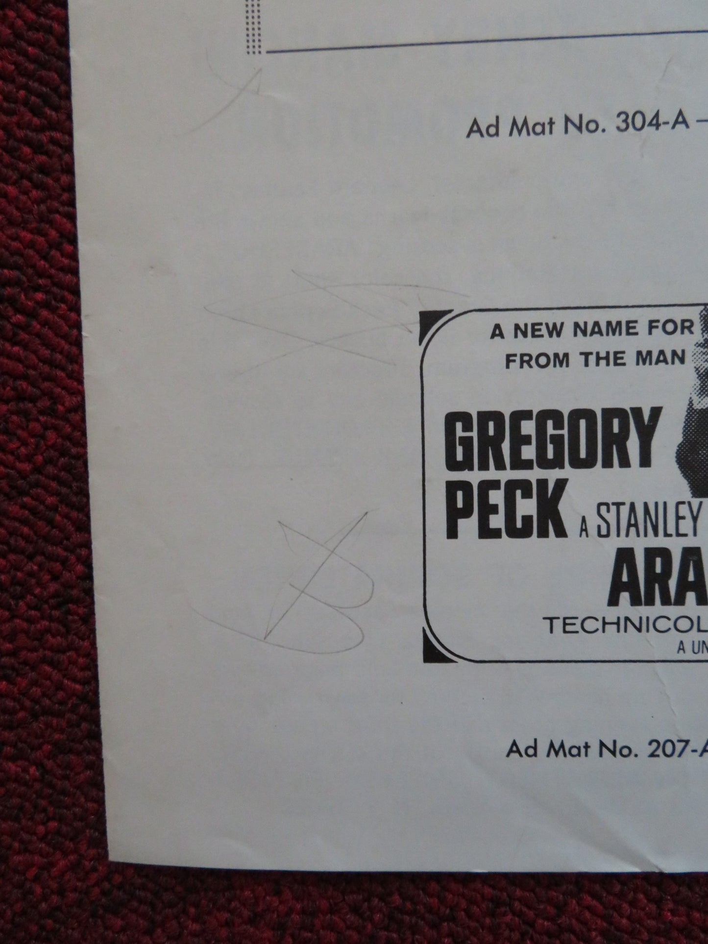 ARABESQUE - FOLDED PRESSBOOK UNCUT UNIVERSAL GREGORY PECK SOPHIA LOREN 1966