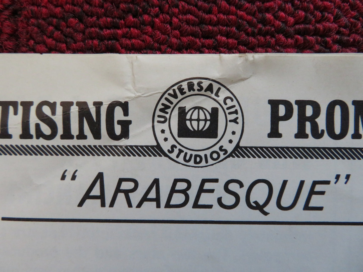 ARABESQUE - FOLDED PRESSBOOK UNCUT UNIVERSAL GREGORY PECK SOPHIA LOREN 1966