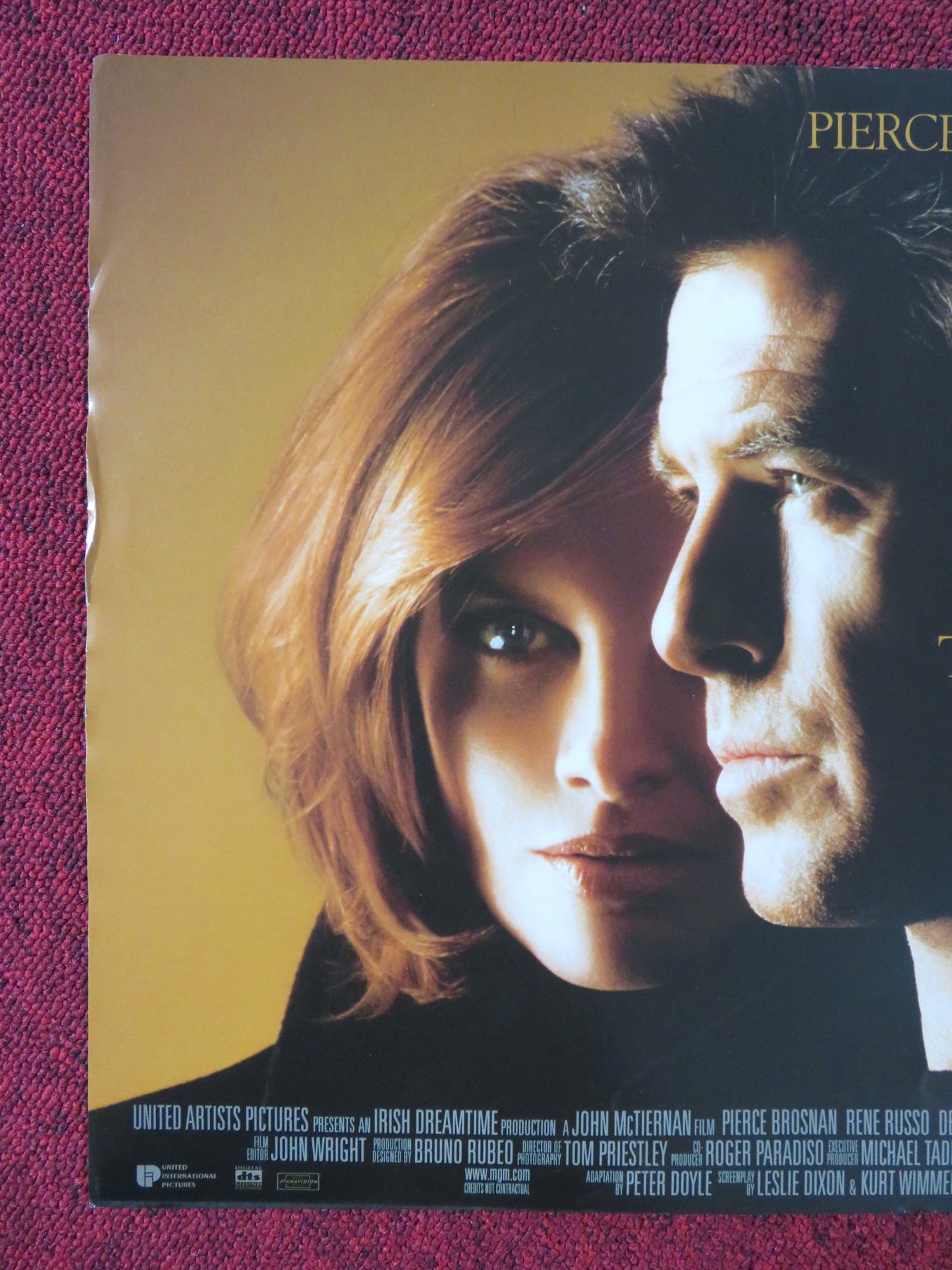 THE THOMAS CROWN AFFAIR - A UK MINI QUAD POSTER PIERCE BROSNAN RUSSO 1999