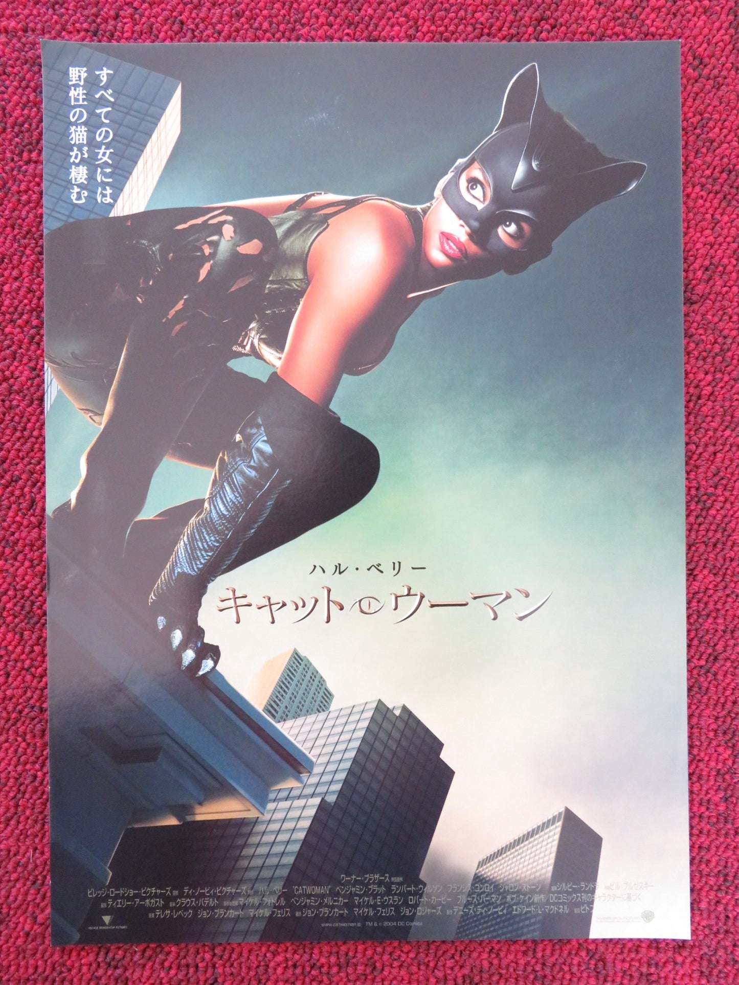 CATWOMAN JAPANESE CHIRASHI (B5) POSTER HALLE BERRY SHARON STONE 2004