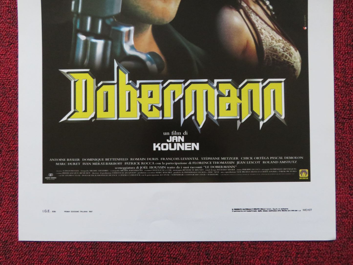 DOBERMANN ITALIAN LOCANDINA POSTER VINCENT CASSEL TCHEKY KARYO 1997