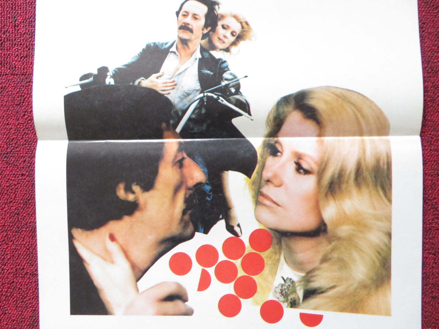 COURAGE FUYONS ITALIAN LOCANDINA POSTER CATHERINE DENEUVE JEAN ROCHEFORT 1979