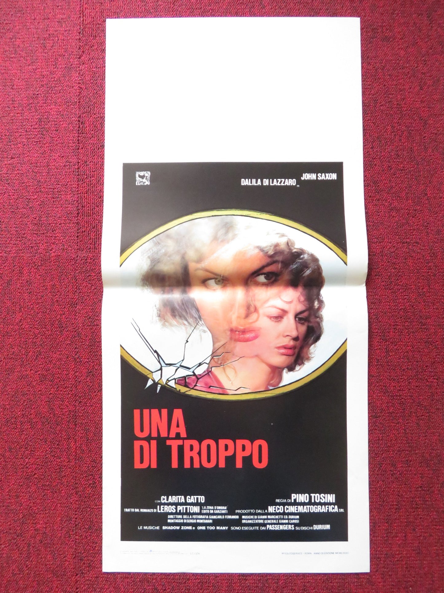 UNA DI TROPPO ITALIAN LOCANDINA POSTER JOHN SAXON DALILA DI LAZZARO 1982