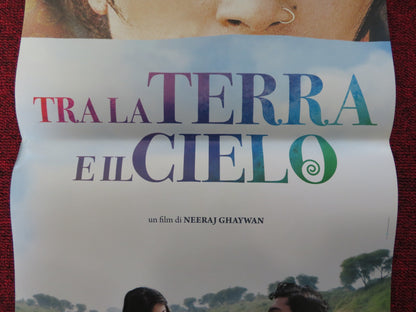 TRALA TERRA E IL CIELO ITALIAN LOCANDINA POSTER SANJAY MISHRA RICHA CHADDA 2015