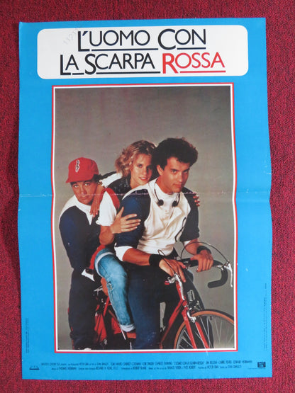 THE MAN WITH ONE RED SHOE ITALIAN FOTOBUSTA POSTER TOM HANKS LORI SINGER 1985