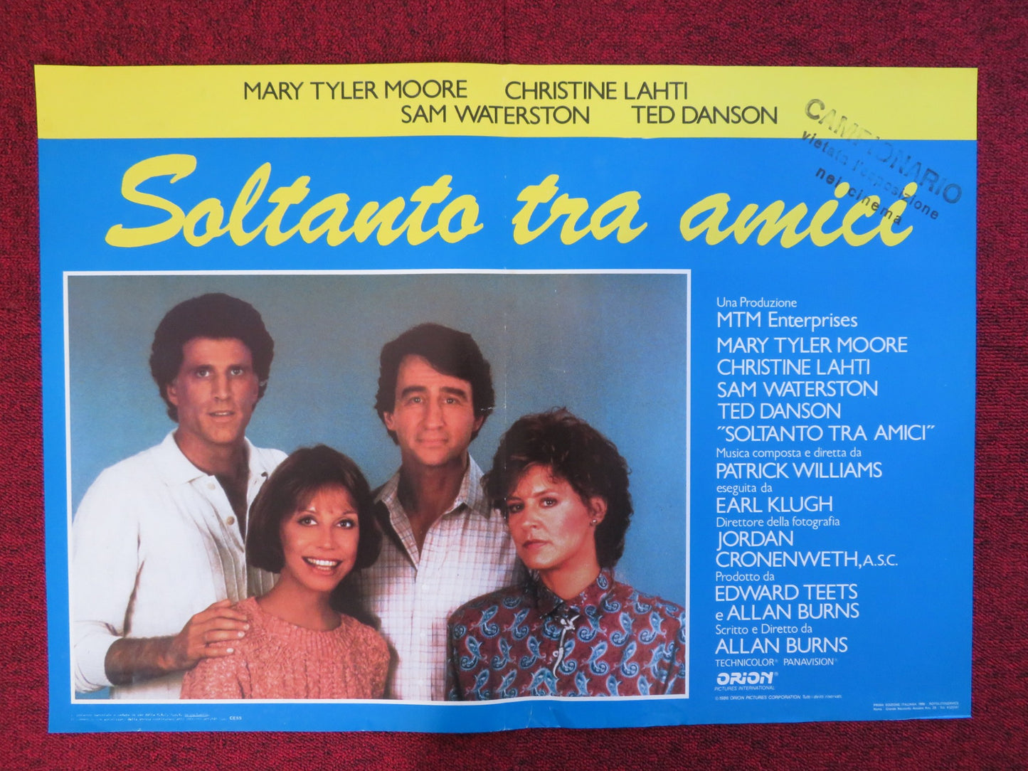 JUST BETWEEN FRIENDS - A  ITALIAN FOTOBUSTA POSTER MARY TYLER MOORE DANSON 1986